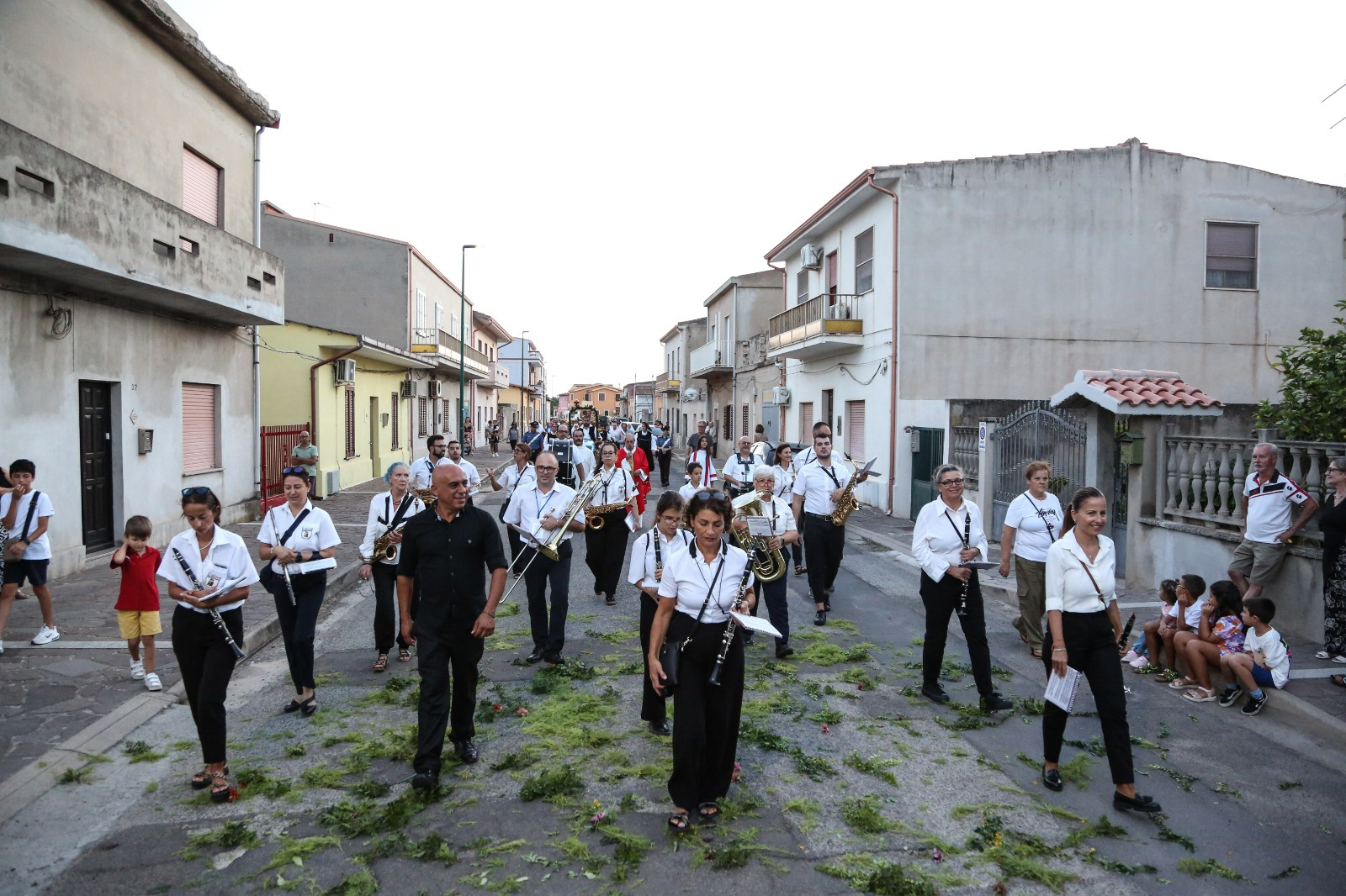 La Banda Musicale Ennio Porrino attraversa le vie di San Giovanni Suergiu
